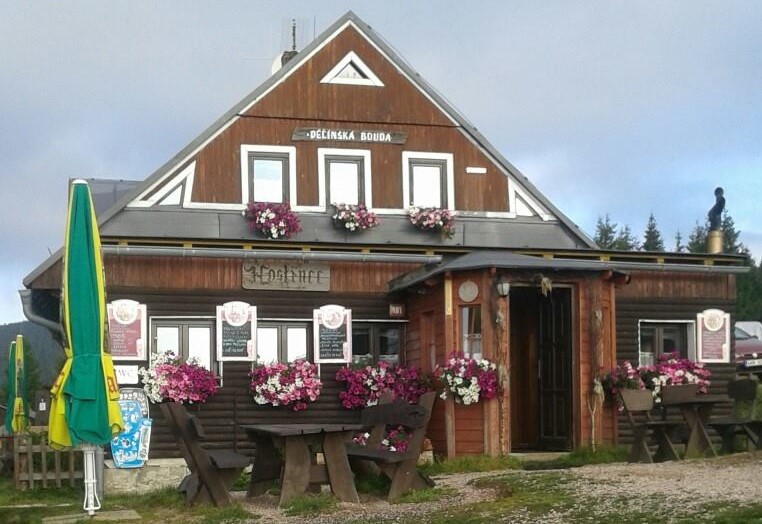 Letní horská turistika přímo vybízí k dovolené na Sněžce