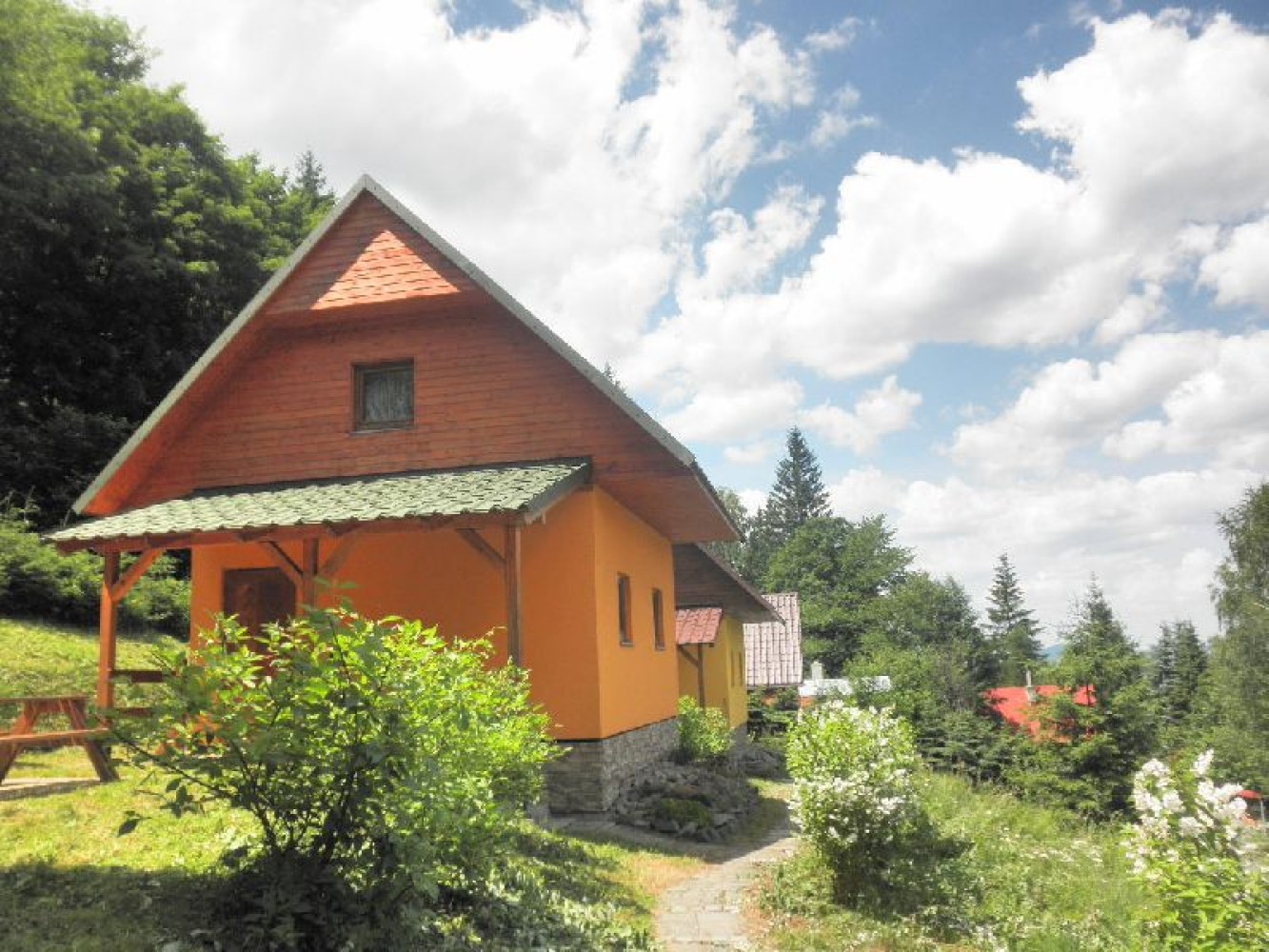 Chystáte se do Beskyd? Ubytuje se v&nbsp;Trojanovicích, v&nbsp;Chatách pod Knížecí