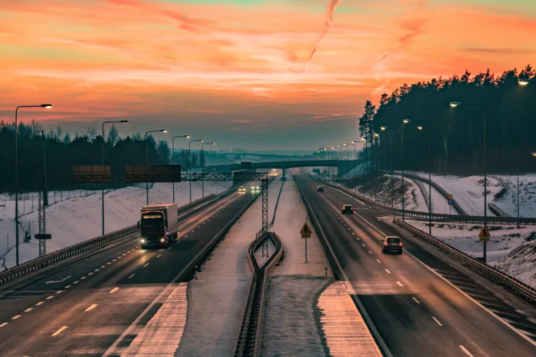 Dálniční známky 2025 zase podraží: Ceny, typy a&nbsp;kde je koupit