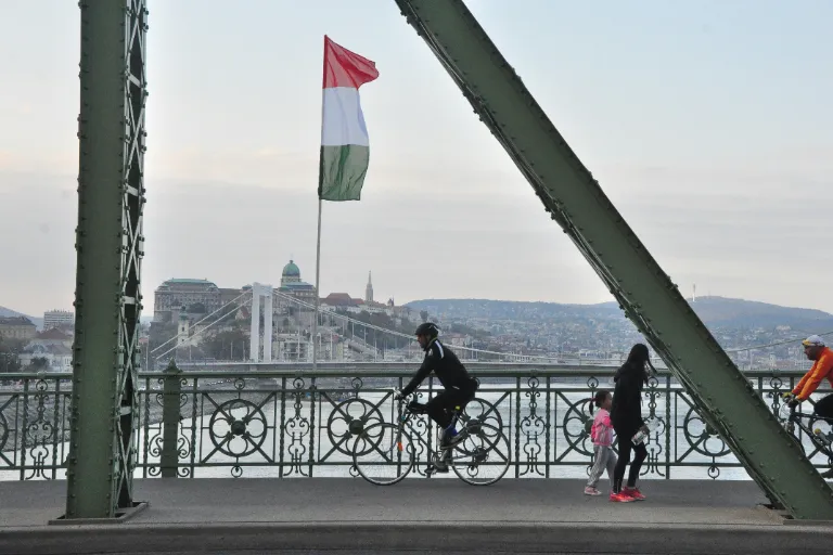 Maďarská dálniční známka 2025: Novinky, ceny a&nbsp;jak ji koupit