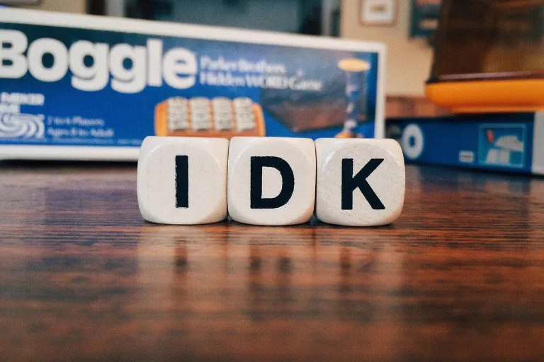 Slovníček anglických zkratek, které využijete doma i&nbsp;na cestách